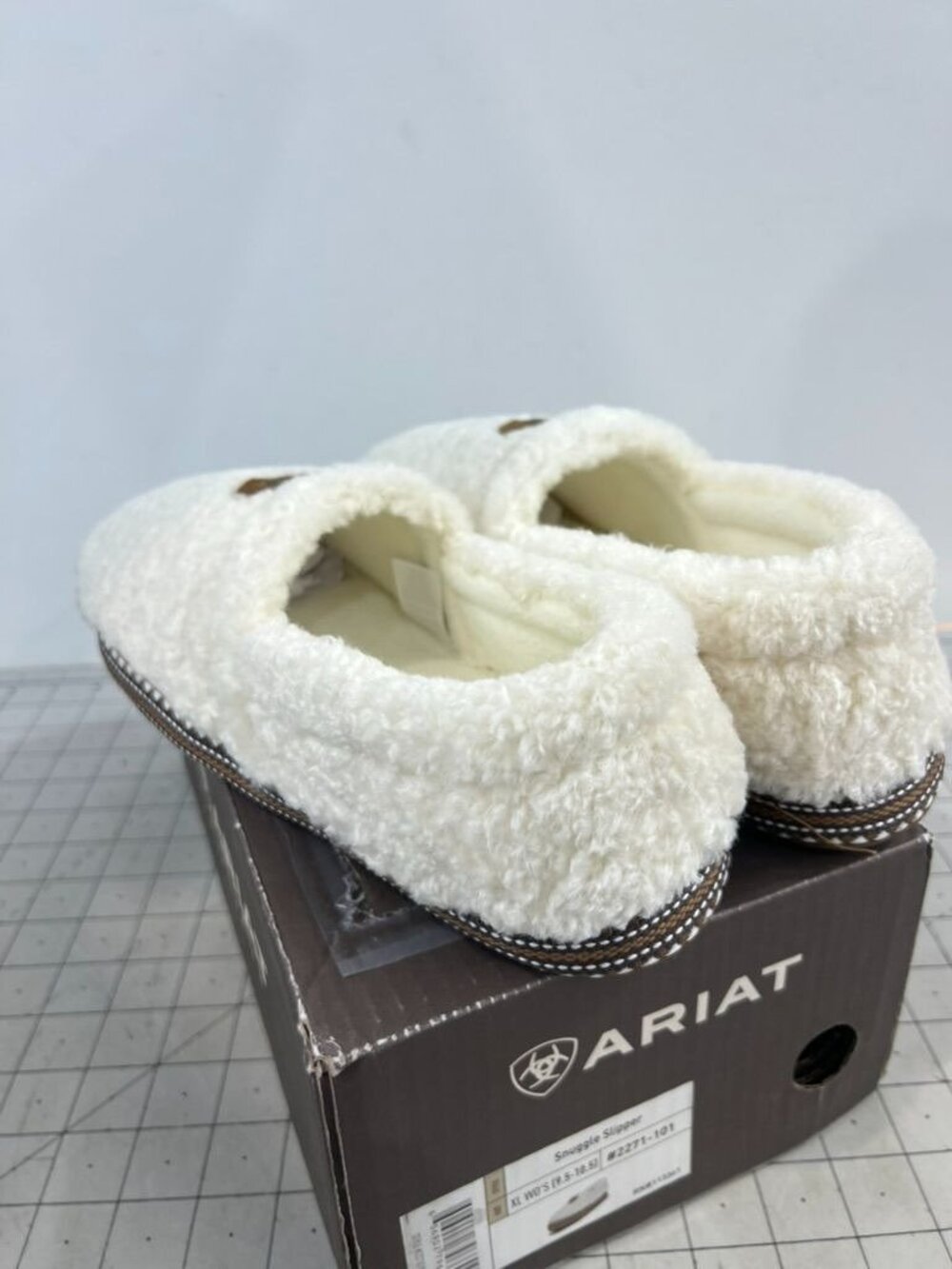 Ariat Women's Snuggle Slippers Appaloosa XL (9.5-10.5) #2271-101 New - Picture 5 of 9